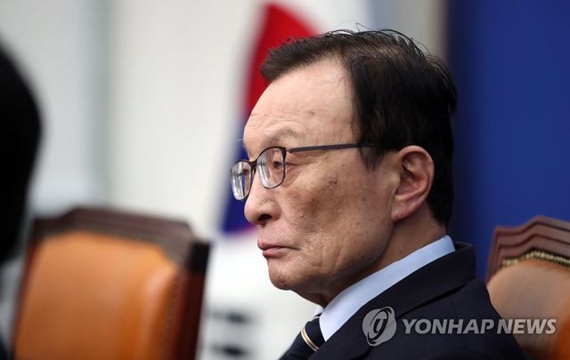 생각에 잠긴 이해찬 대표