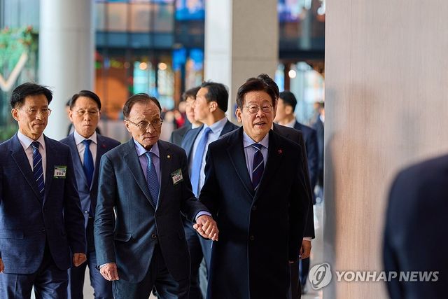 이해찬 수석부의장과 이동하는 이재명 대통령