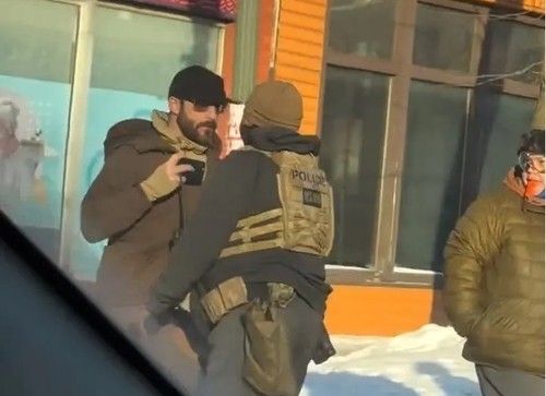 이민단속 요원들에게 제압되기 전 제프리 프레티