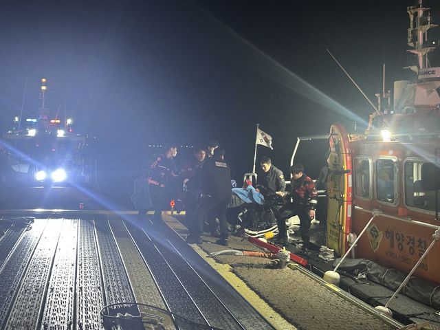 익수자 구조하는 사천해경