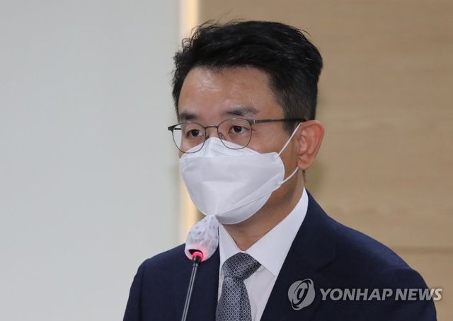 국감 질의 답하는 엄성환 쿠팡풀필먼트서비스 전무