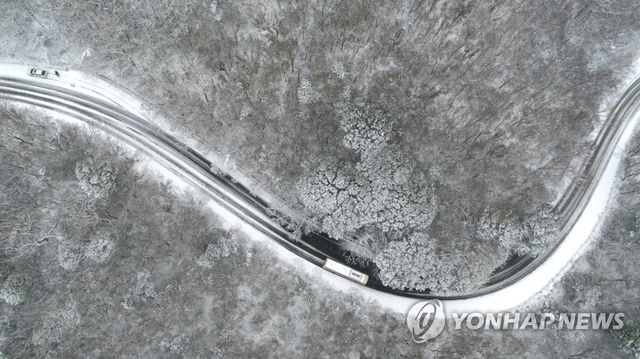 한라산 관통하는 516도로의 겨울