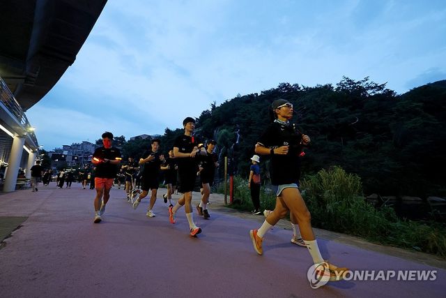 서대문경찰서와 시민 러닝크루로 이루어진 '서울 러닝 순찰대'