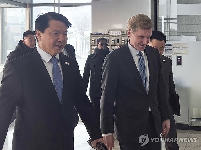 콜비 미국 국방차관, 안규백 국방부 장관 예방