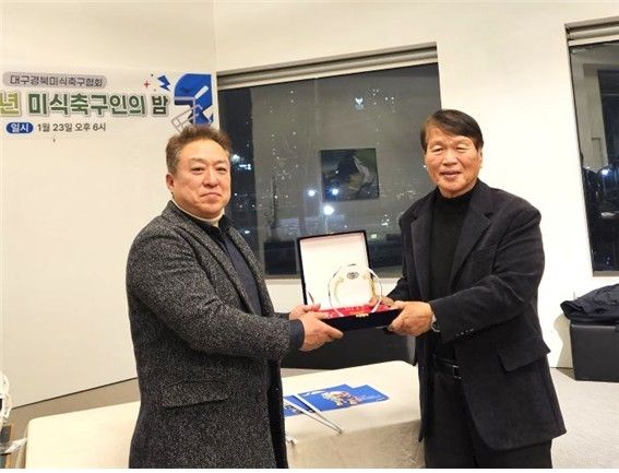 감독상을 받은 박경규 감독(사진 오른쪽)