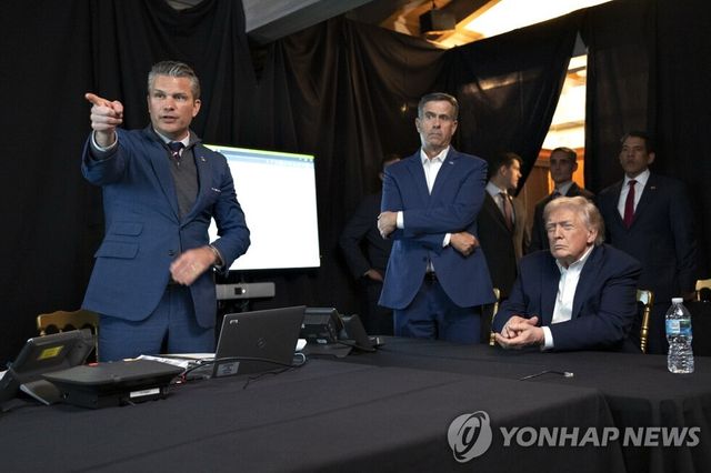 마두로 체포 작전 지켜보는 트럼프