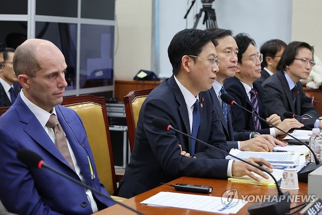 '쿠팡 하나에 온 정부가...'