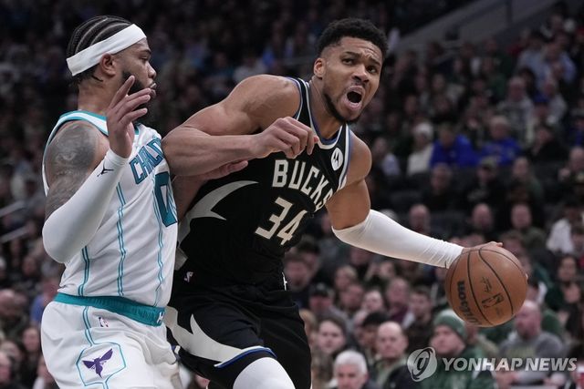 돌파하는 아데토쿤보