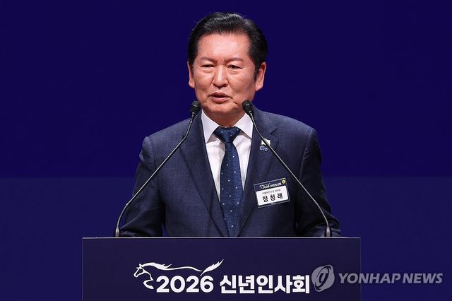 인사말하는 정청래 대표