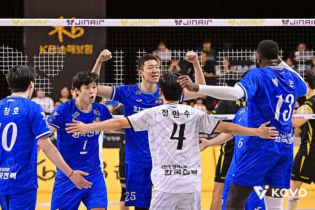 프로배구 한국전력, '대행 체제' KB손보에 역전승…4위로 도약