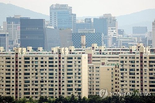 서울 성동구 달맞이공원에서 바라본 강남구 압구정동 아파트