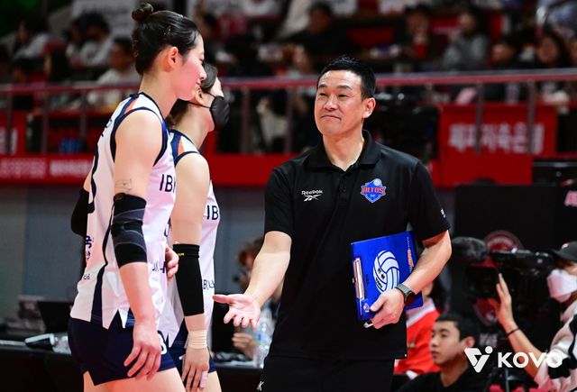 여오현 IBK기업은행 감독대행(오른쪽)