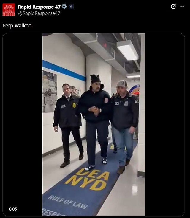 미 마약단속국 뉴욕지부에 연행되는 마두로