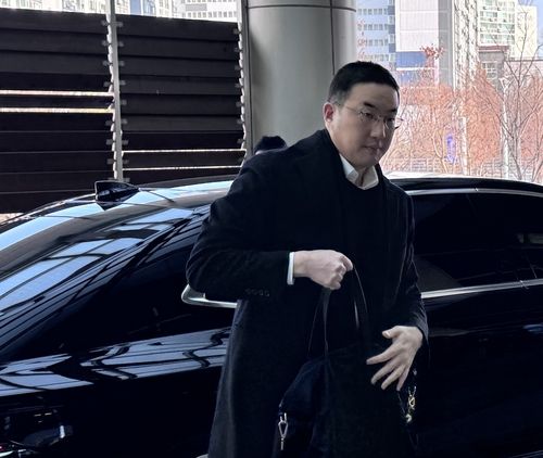 방중 경제사절단 동행을 위해 출국하는 구광모 LG그룹 회장