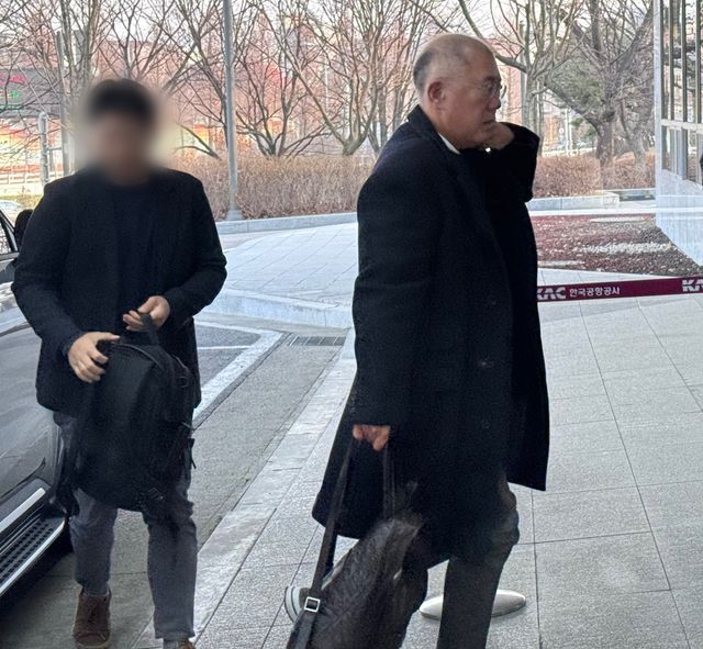 방중 경제사절단 동행을 위해 출국하는 정의선 현대차그룹 회장