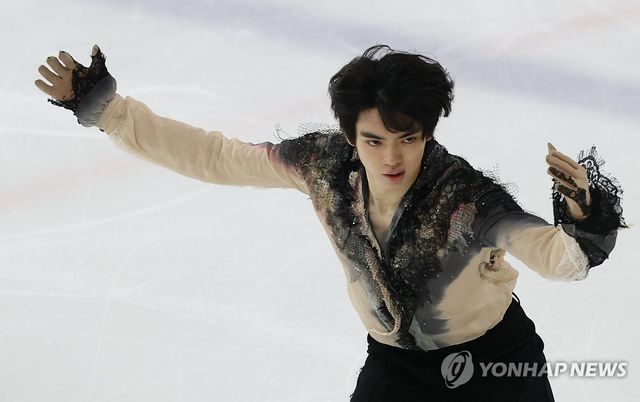 경기 펼치는 차준환