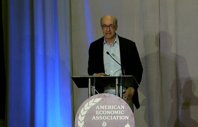 전미경제학회 주제발표하는 로고프 교수