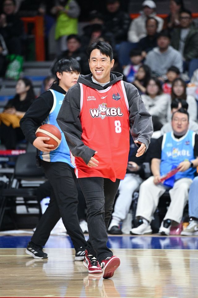 여자프로농구 올스타전 시투자로 나선 전준우