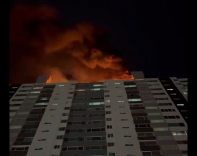 아파트 옥상 화재 모습