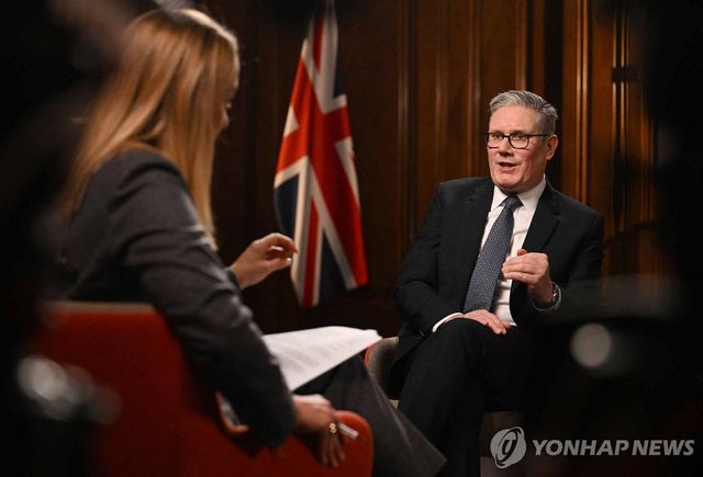 BBC와 인터뷰하는 스타머 총리