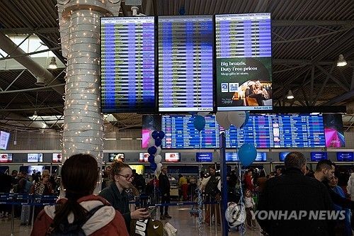 전면적으로 항공 교통이 중단된 그리스 아테네 국제공항 [로이터 연합뉴스 자료사진. 재판매 및 DB 금지] 