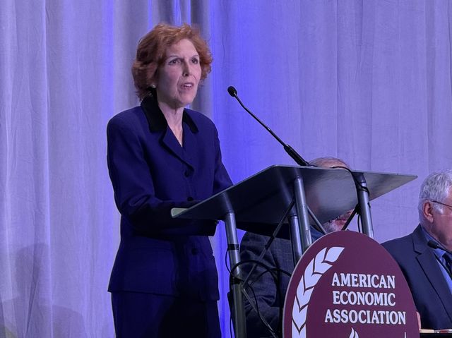 패널토론 발언하는 메스터 전 미국 클리블랜드 연은 총재