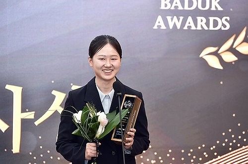 김은지 9단이 2개월 연속 여자랭킹 1위에 올랐다.