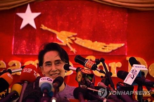 2015년 기자회견 한 아웅산 수치 미얀마 국가고문