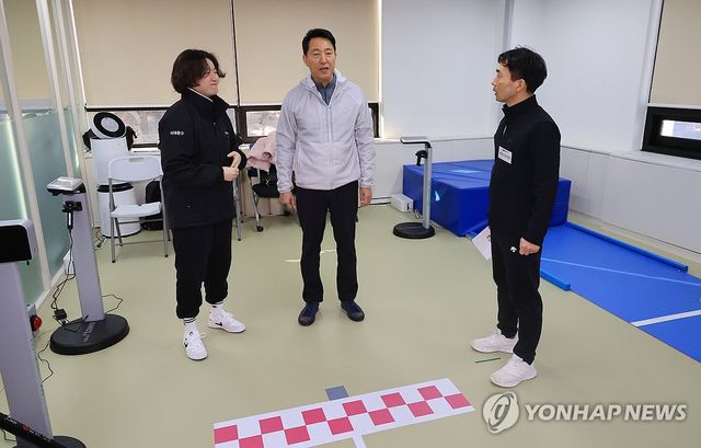 체력인증센터 돌아보는 오세훈 시장