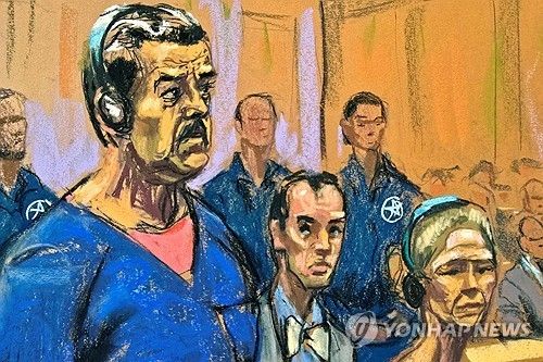 미국 법정에 선 마두로와 그의 부인을 그린 법정 스케치