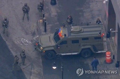 마두로 태운 장갑차, 뉴욕 법원에 도착