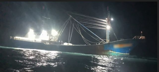 무허가 조업하다 나포된 중국어선 