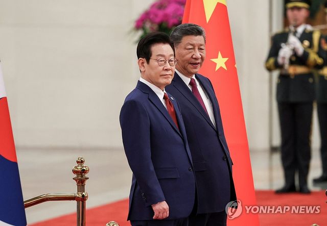 의장대 사열하는 이재명 대통령과 시진핑 주석
