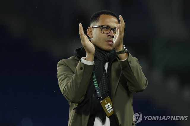 리엄 로즈니어 감독