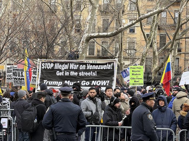 마두로 출석 법원 앞 체포 시위대