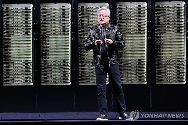 기조연설하는 젠슨 황 엔비디아 CEO