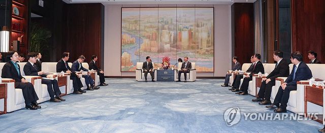 이재명 대통령, 천지닝 상하이 당서기와 사전환담