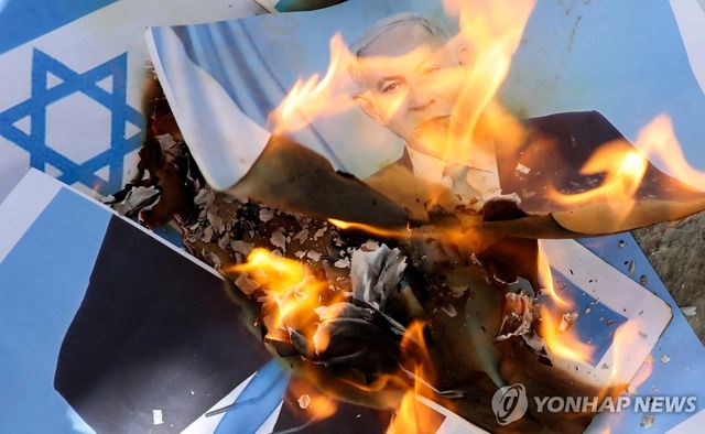 지난달 30일(현지시간) 소말리아에서 이스라엘의 소말릴란드 국가승인에 반대하는 시위를 벌이고 있다.