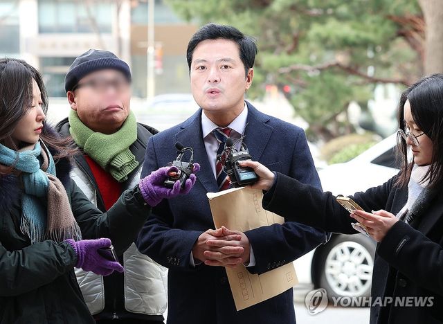 질문에 답변하는 김태우 전 강서구청장