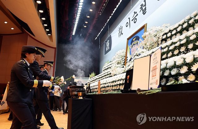 고 이승철 경정 추모하는 동료들