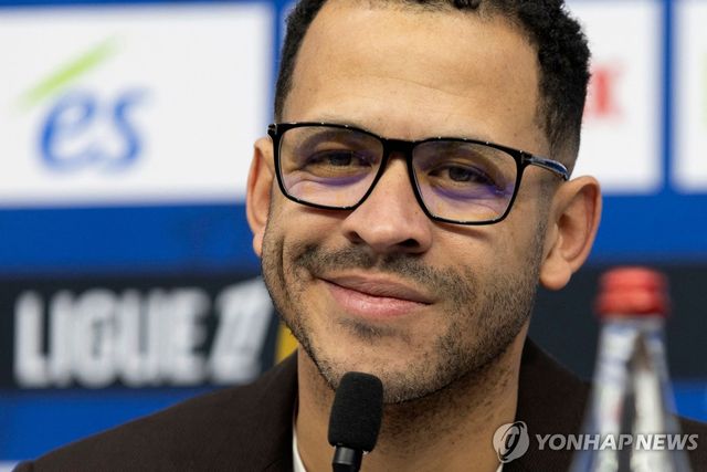 리엄 로즈니어 감독