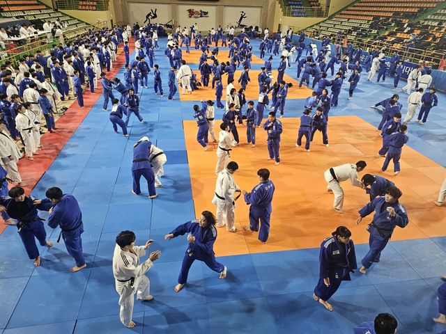 동해시에서 훈련 중인 유도 선수들