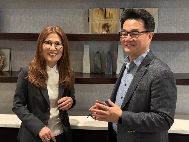 전미경제학회 연차총회장의 김성현 교수(오른쪽)과 장유순 교수