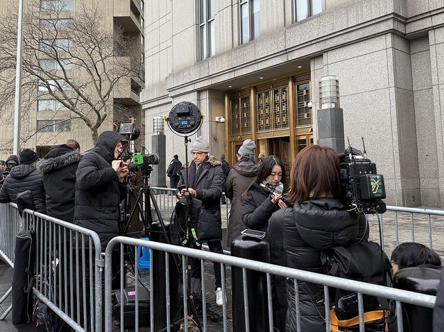 마두로 출석 법원 앞 취재진