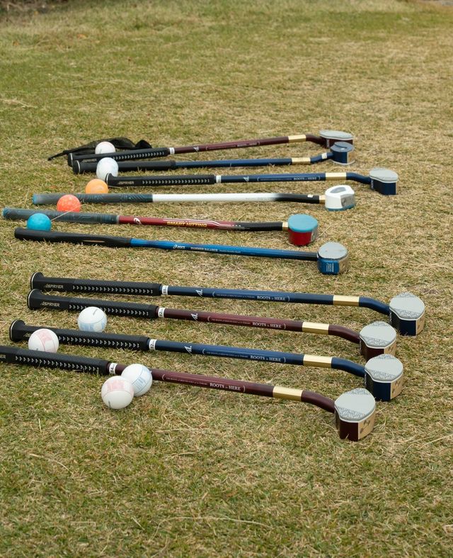 그라운드 골프는 채 하나와 공만 있으면 즐길 수 있다. [사진/성연재 기자]