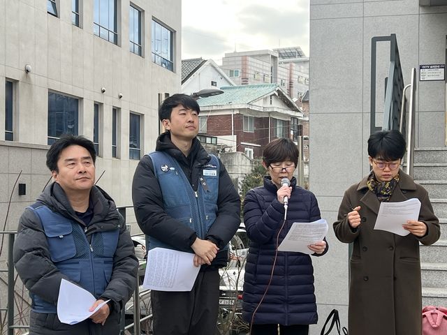 고(故) 장덕준씨 어머니 박미숙(오른쪽에서 두 번째)