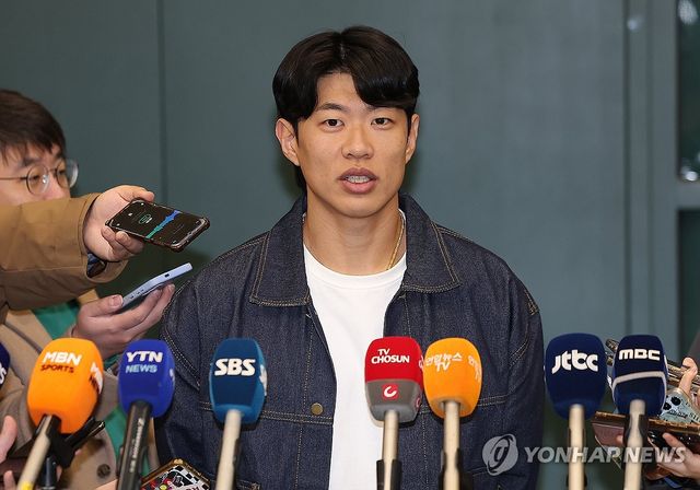 인터뷰하는 송성문