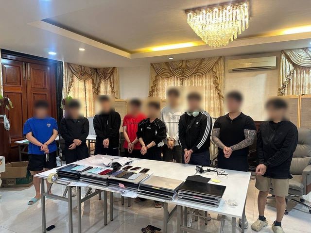 캄보디아서 온라인 사기 혐의로 체포된 한국인들