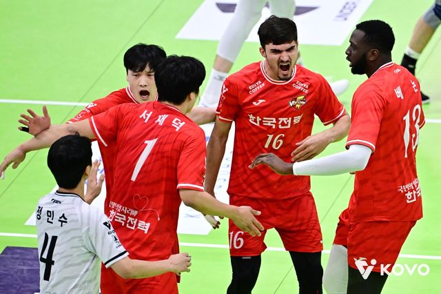 득점 후 기뻐하는 한국전력 선수들