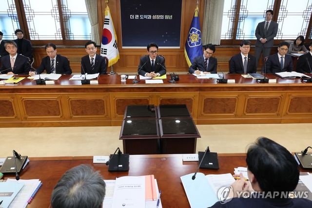 발언하는 김민석 국무총리